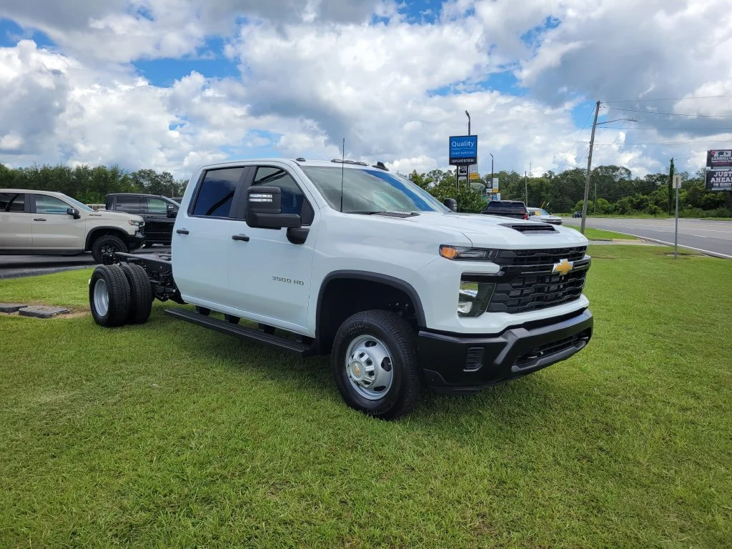 New 2026 Summit White Chevrolet Work Truck image 8