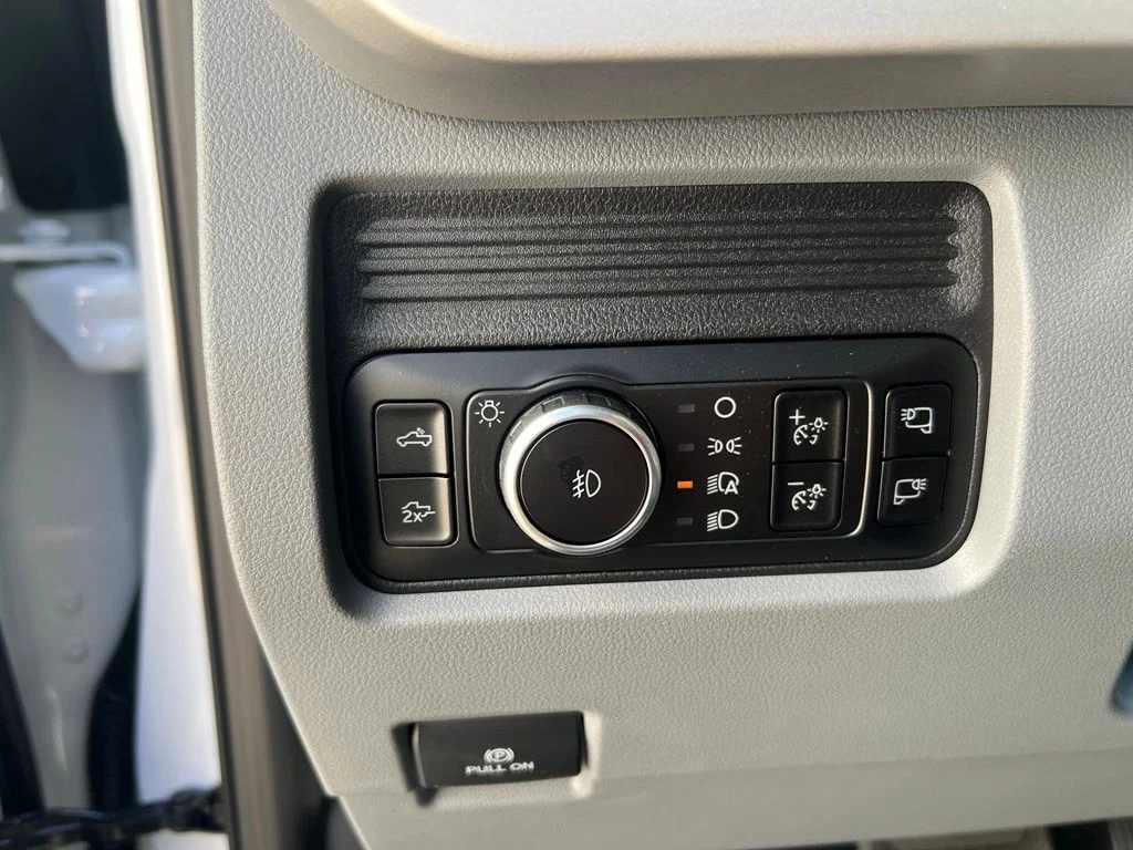 New 2026 Oxford White Ford F-250® XLT image 11