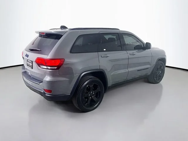 Used 2020 Gray Jeep Laredo image 7
