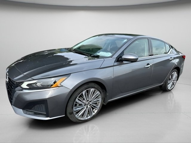 Used 2023 Gun Metallic Nissan 2.5 SL image 2