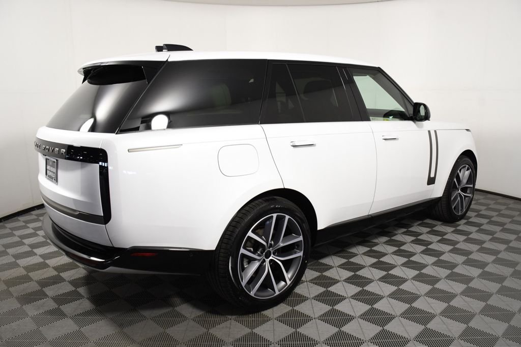 New 2026 Ostuni Perl Wh Land Rover SE image 7