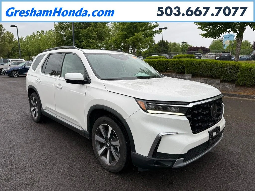 2023 Honda Pilot Touring AWD's photo