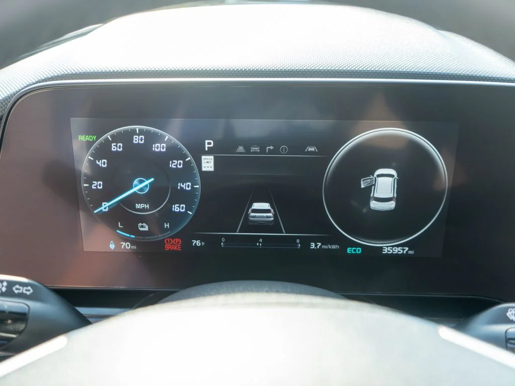 Certified Used 2023 White Kia Wind image 19