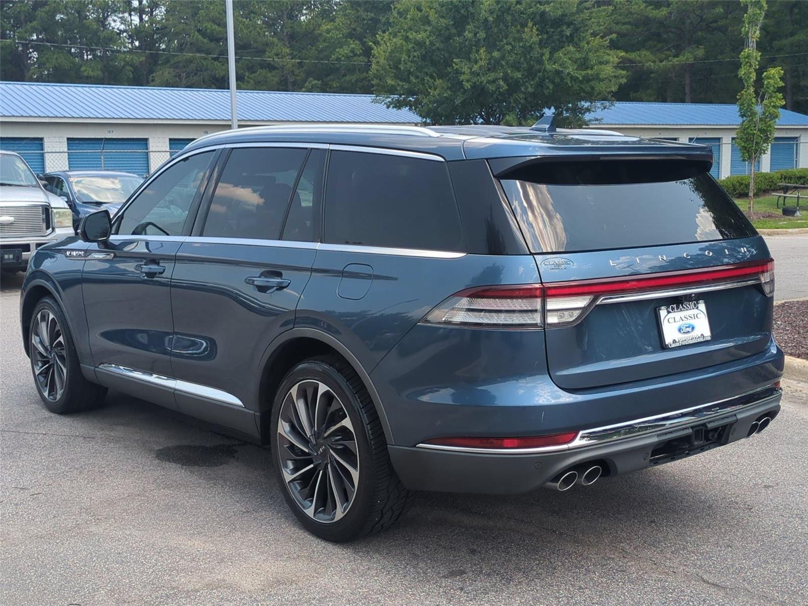 Used 2020 Blue Diamond Metallic Lincoln Reserve image 3