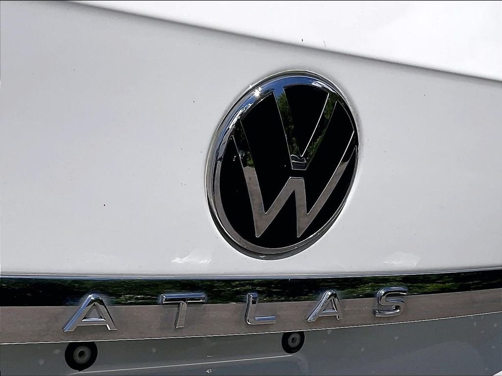 Used 2023 White Volkswagen 3.6L V6 SE w/Technology image 30