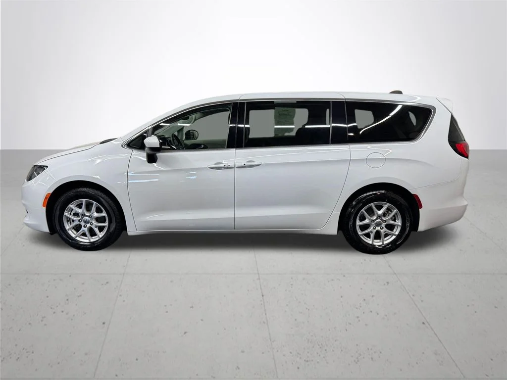 Used 2023 White Chrysler LX image 3