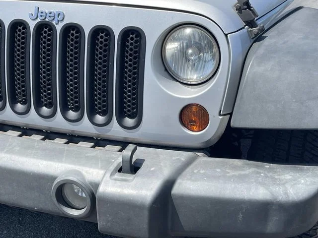 Used 2008 Silver Jeep X image 9