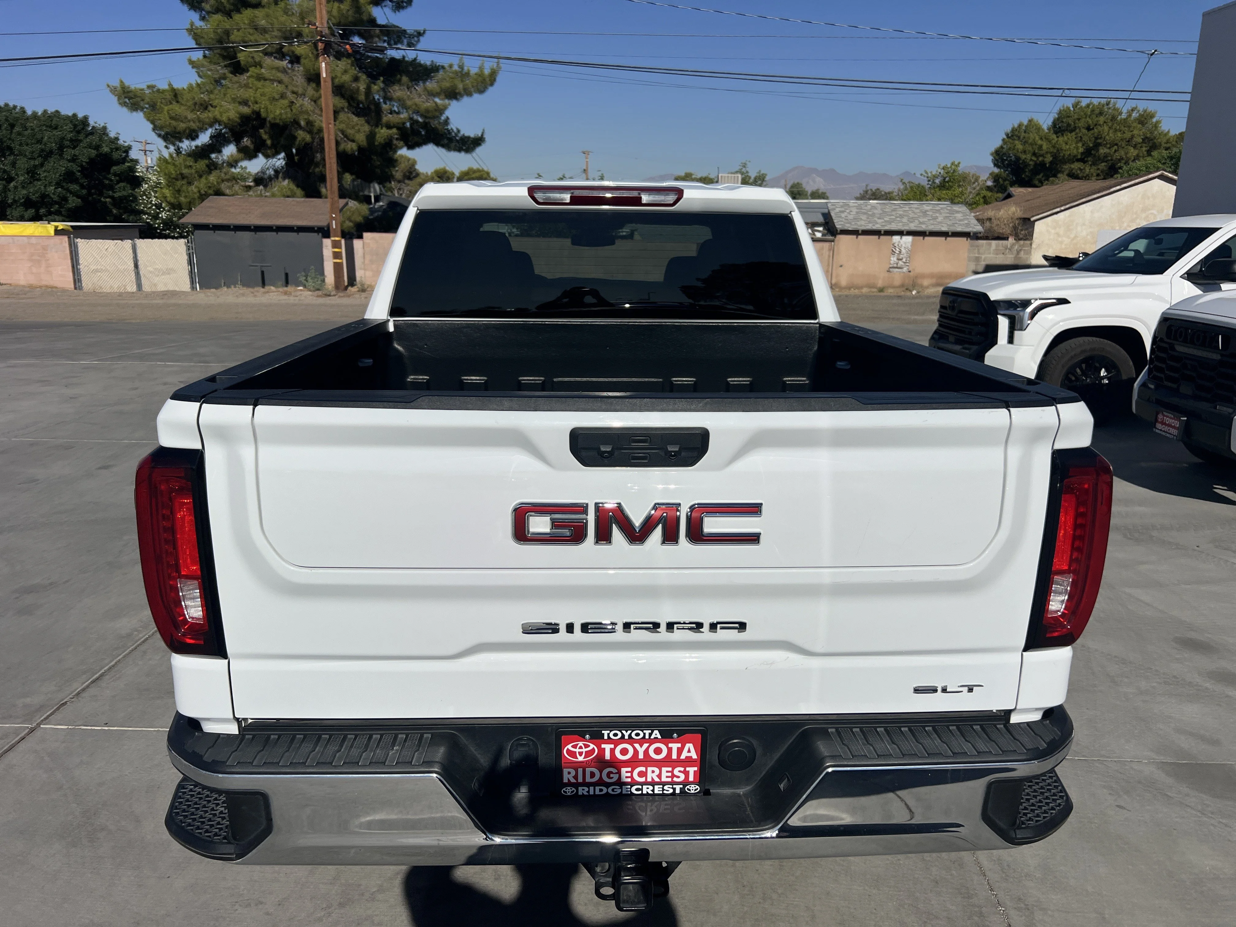 Used 2025 Summit White GMC SLT image 3