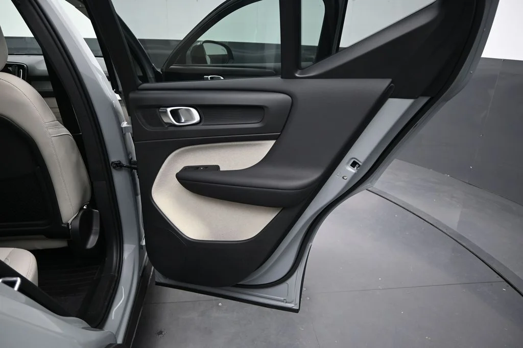 Used 2026 Vapour Grey Volvo Plus image 17