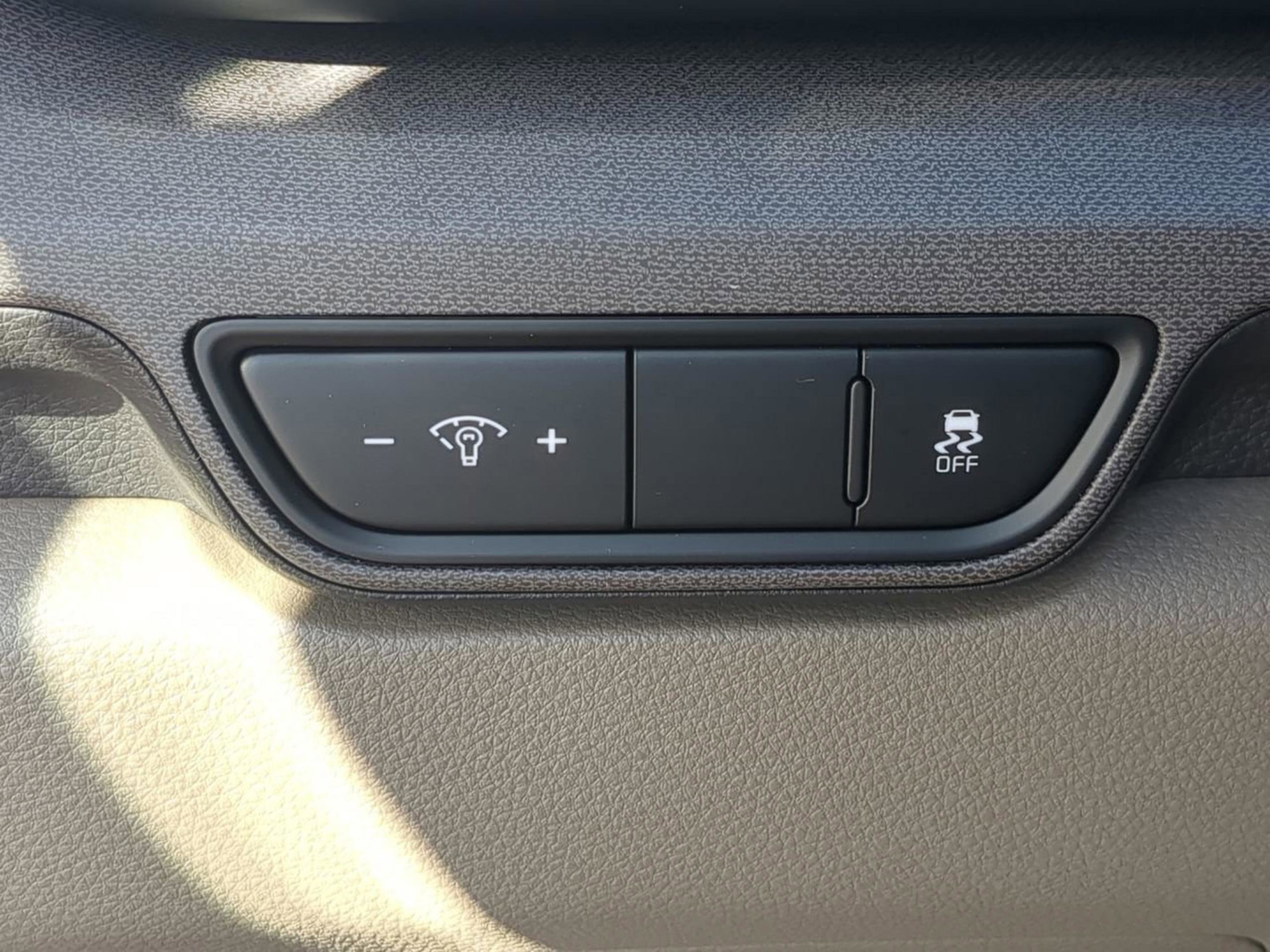 New 2026 Snow White Pearl Kia EX image 28