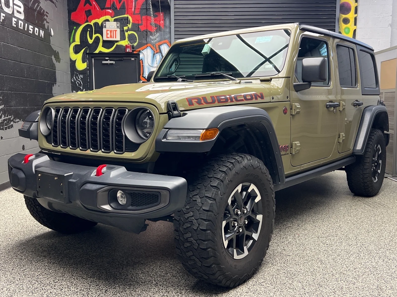 Used 2025  Jeep Rubicon image 3