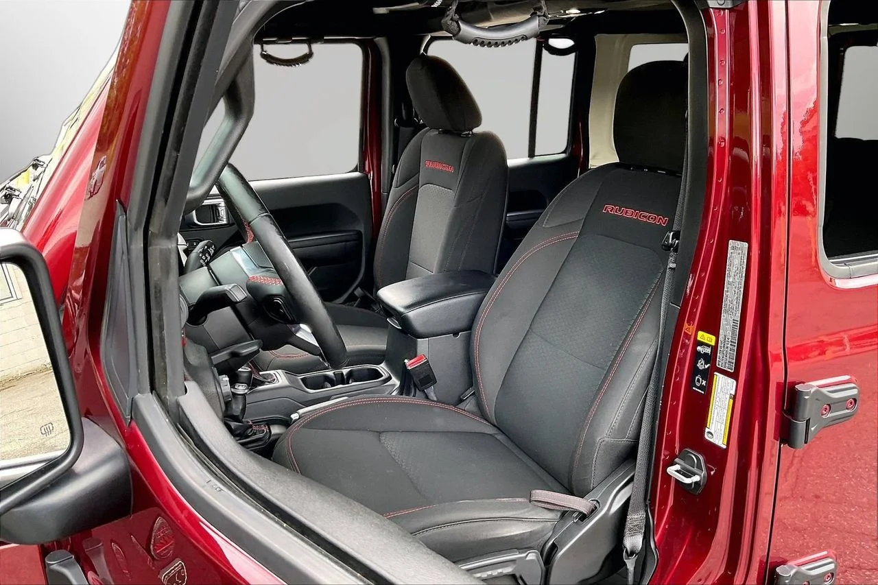 Used 2021  Jeep Rubicon image 20
