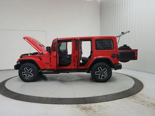 New 2026 Firecracker Red Clear-Coat Exterior Paint Jeep Sahara image 13