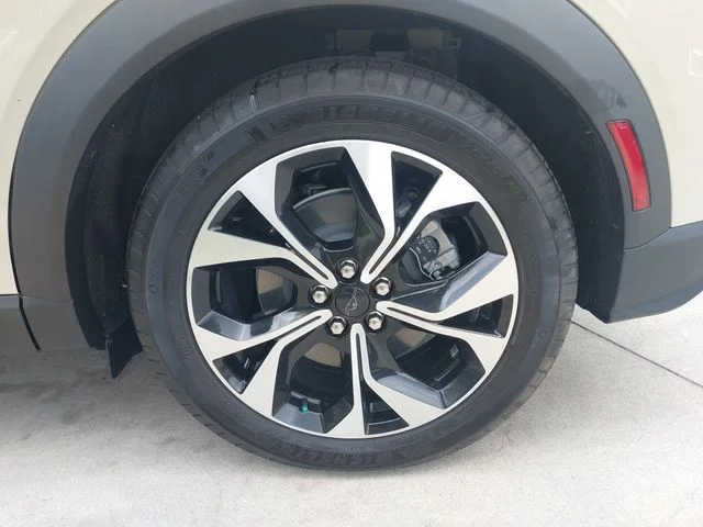 Used 2025 Beige Ford Select image 31