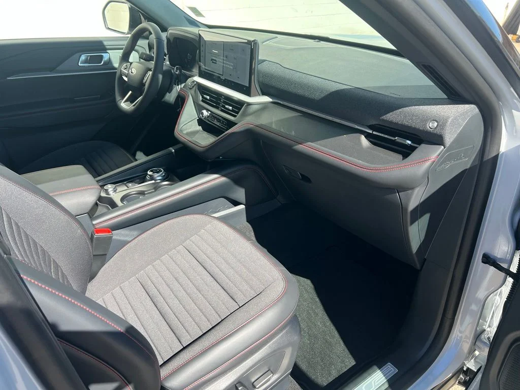New 2026 Space White Metallic Ford ST-Line image 30
