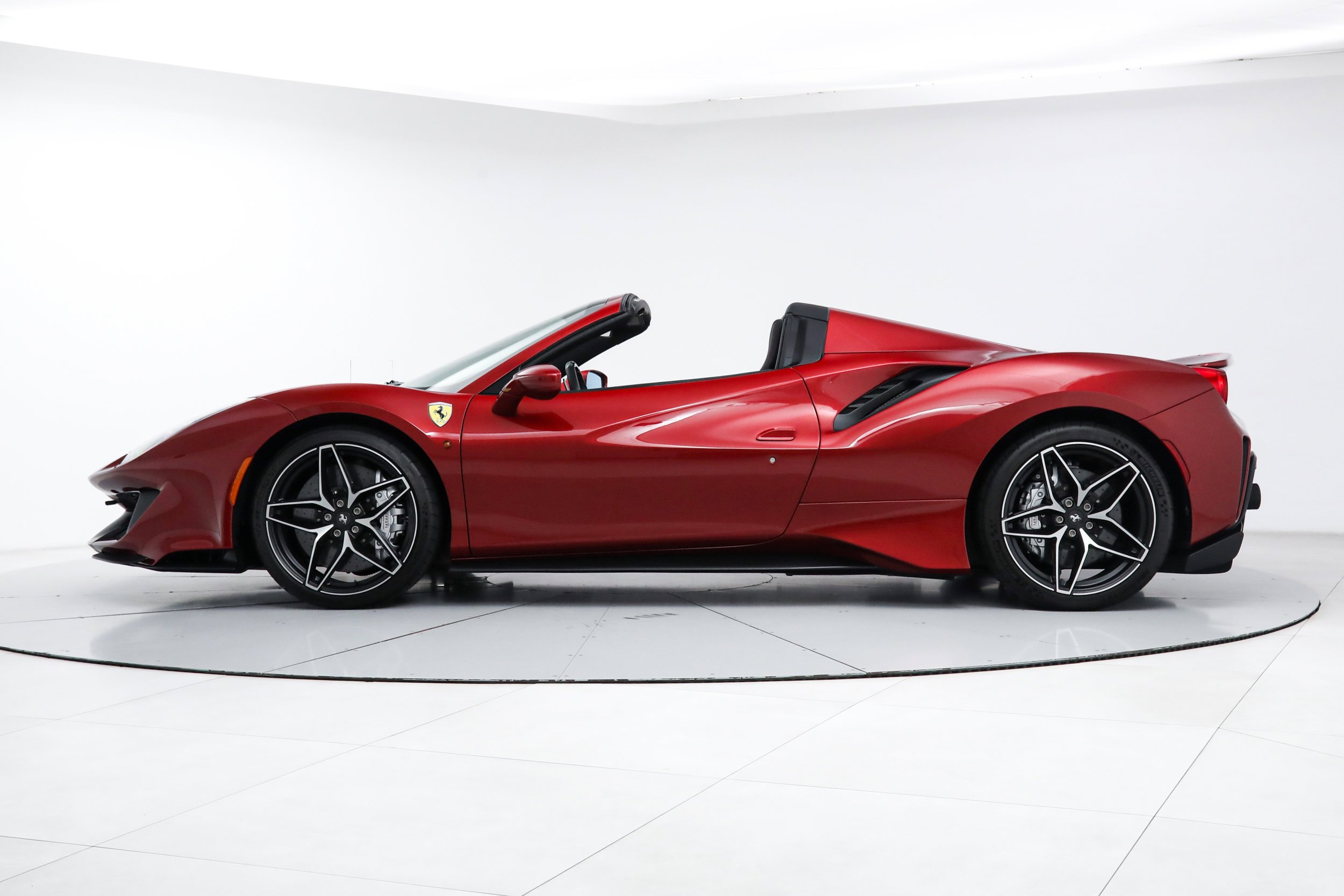 Used 2019 Red Ferrari  image 4