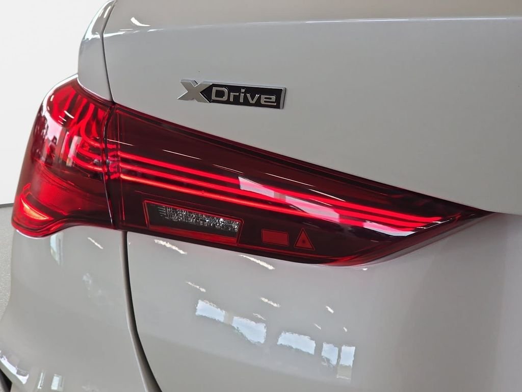 New 2027 Mineral White Metallic BMW M440i xDrive image 18