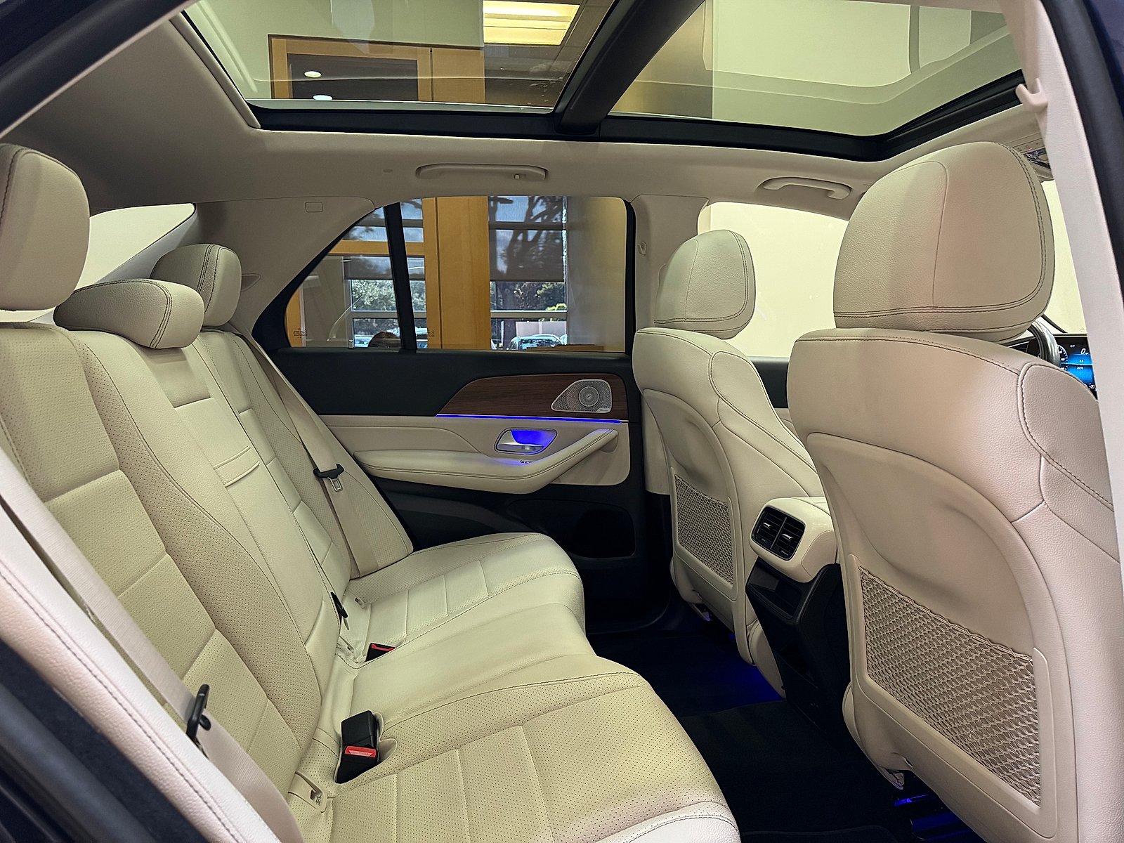 Certified Used 2022 Lunar Blue Metallic Mercedes-Benz 4MATIC® image 9