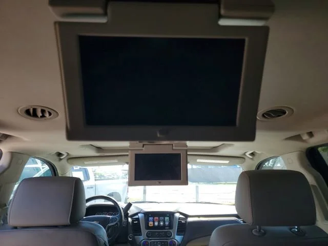 Used 2016 IRIDESCENT PEARL TRICOAT Chevrolet LTZ image 26