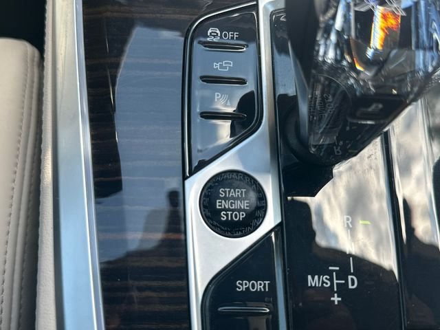 Used 2021 Gray BMW xDrive40i image 31