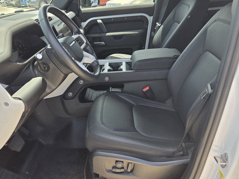 Used 2025 Fuji White LAND ROVER 110 P300 S image 9