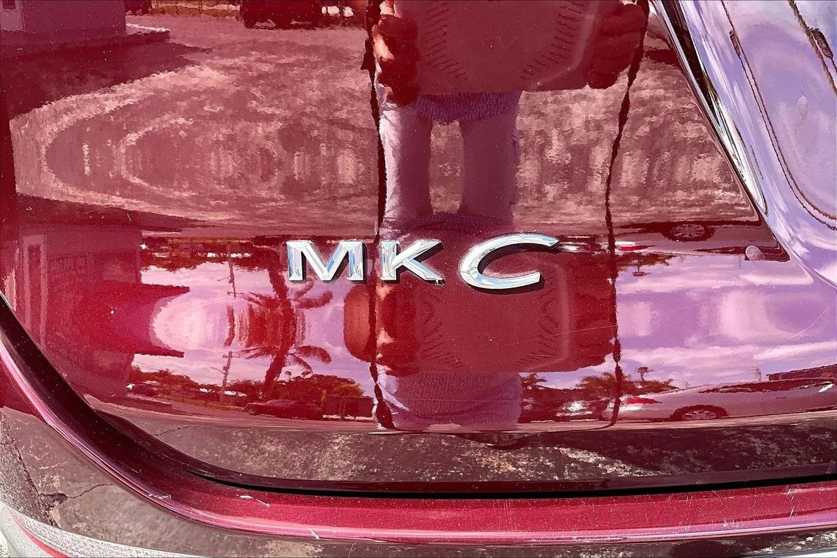 Used 2019 Red Lincoln Standard image 24