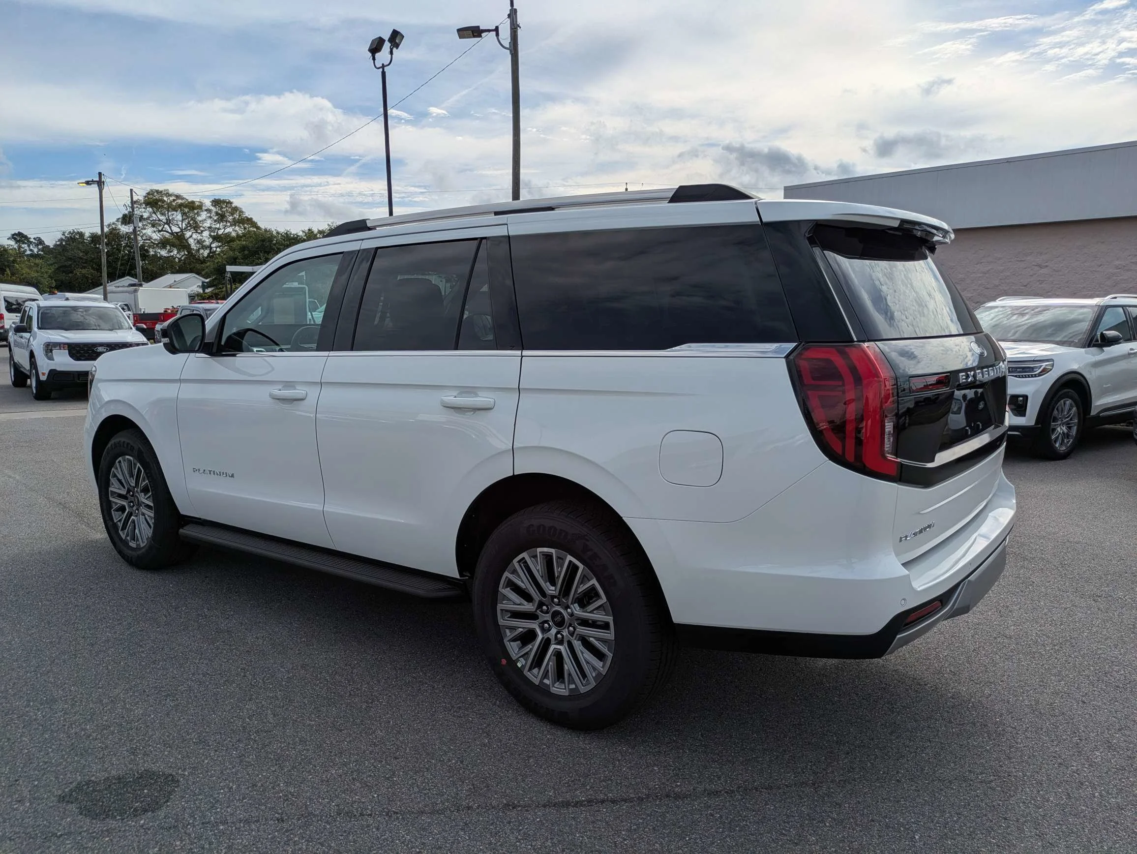 New 2026 Star White Metallic Tri-Coat Ford Platinum® image 6