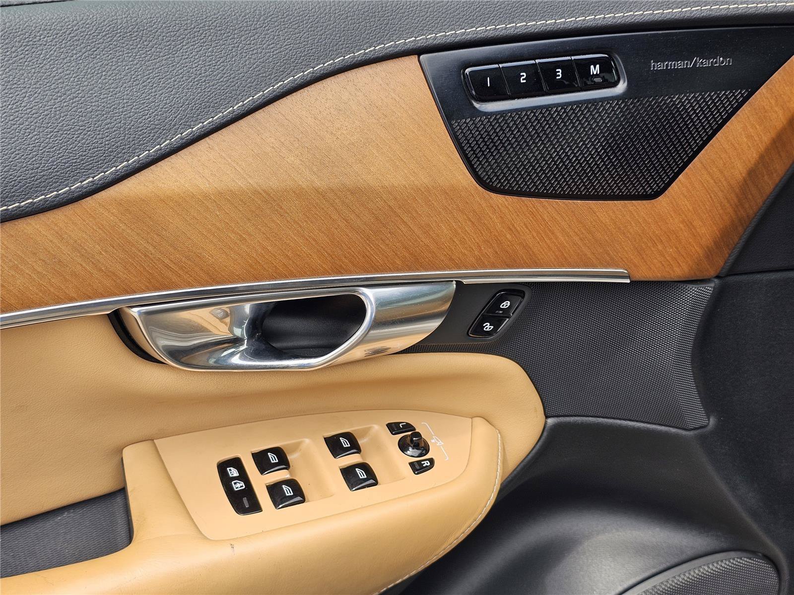 Used 2020 Birch Light Metallic Volvo Inscription image 15