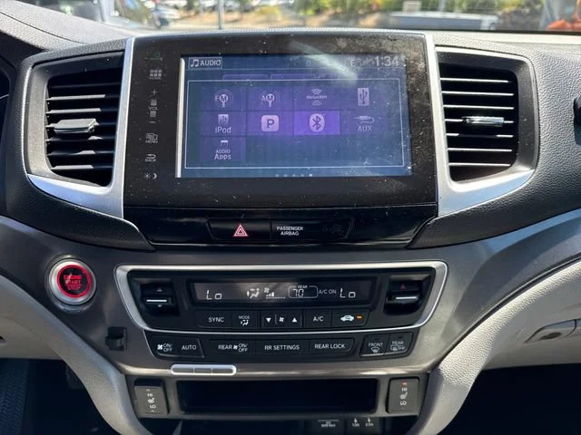 Used 2016 Lunar Silver Metallic Honda EX-L image 24