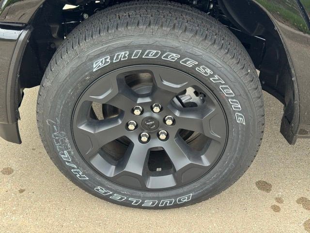 New 2026 Diamond Black Crystal Pearl-Coat Exterior Paint RAM Big Horn image 38