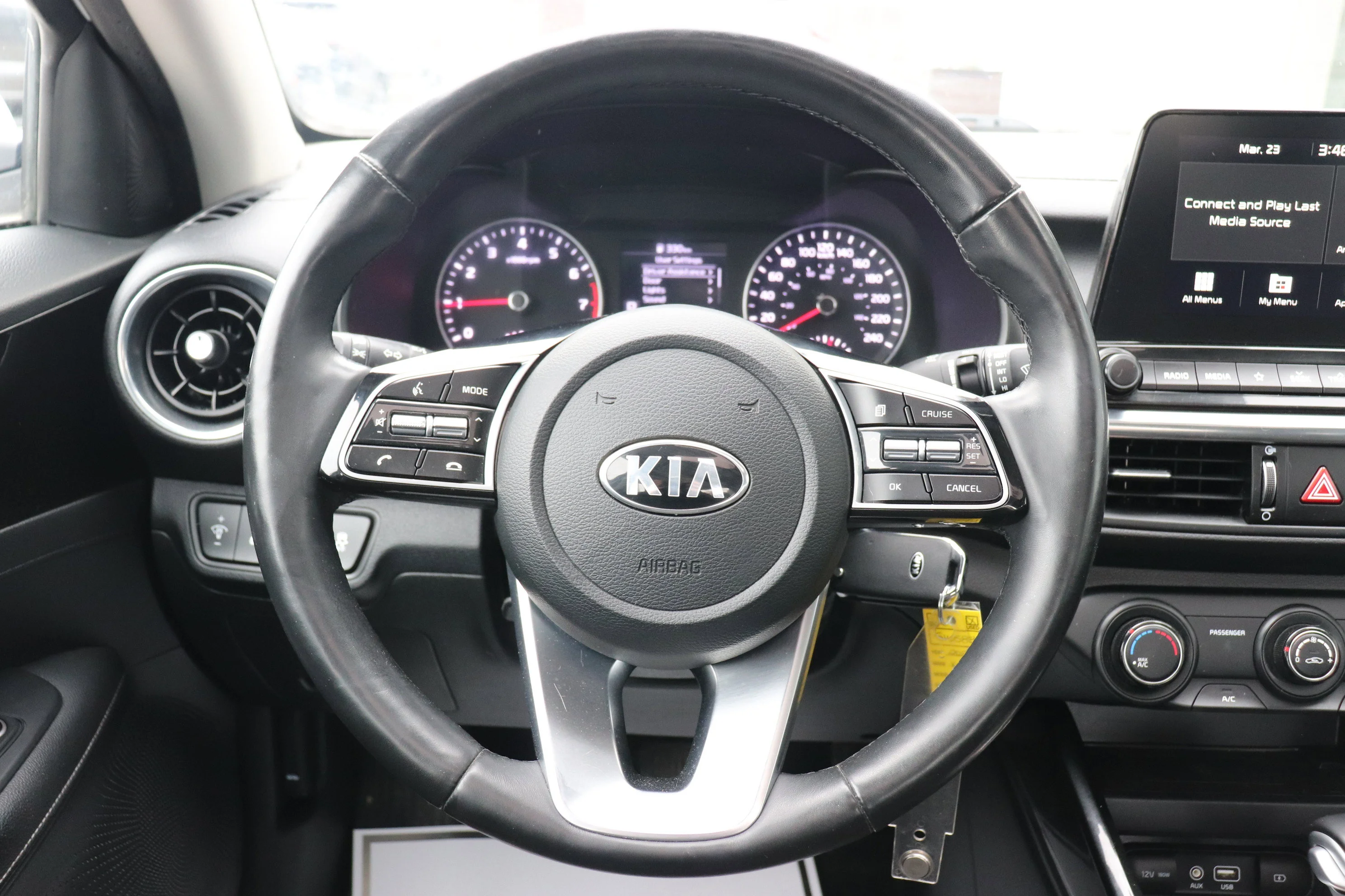 Used 2021 White Kia EX image 9