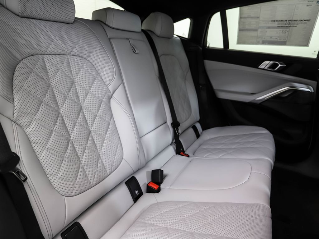 Used 2026 White Metallic BMW xDrive40i image 28