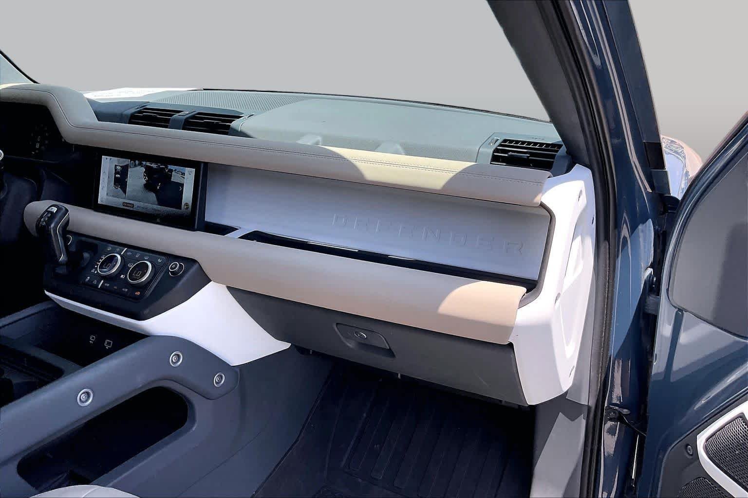 Used 2021 Tasman Blue Metallic Land Rover SE image 17