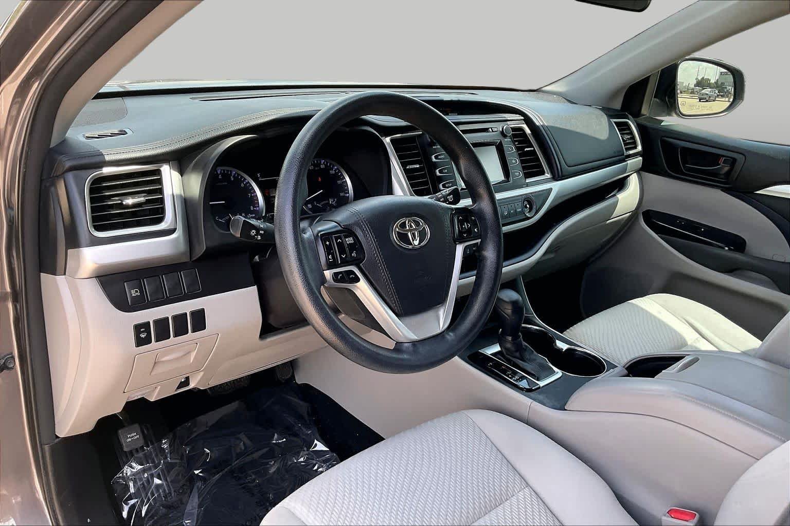 Used 2018 Predawn Gray Mica Toyota LE image 17