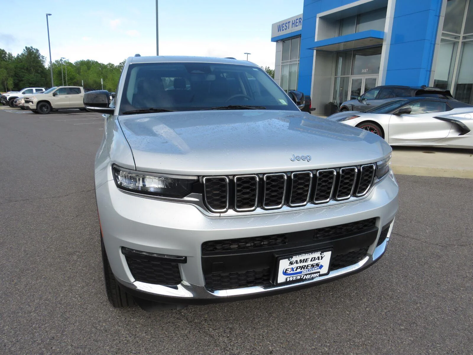 Used 2023 Silver Zynith Jeep Limited image 4