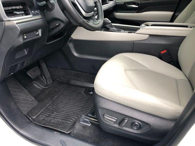 Certified Used 2024 WIND CHILL PEARL Toyota  image 23