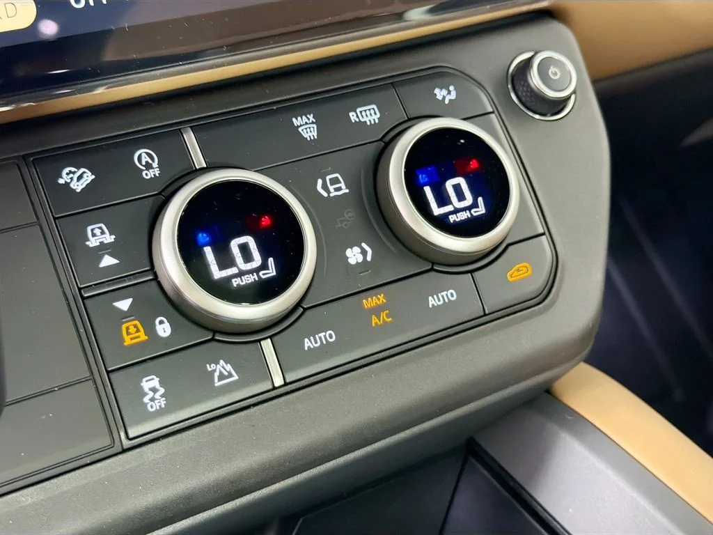 New 2026 Fuji White Land Rover X-Dynamic SE image 16
