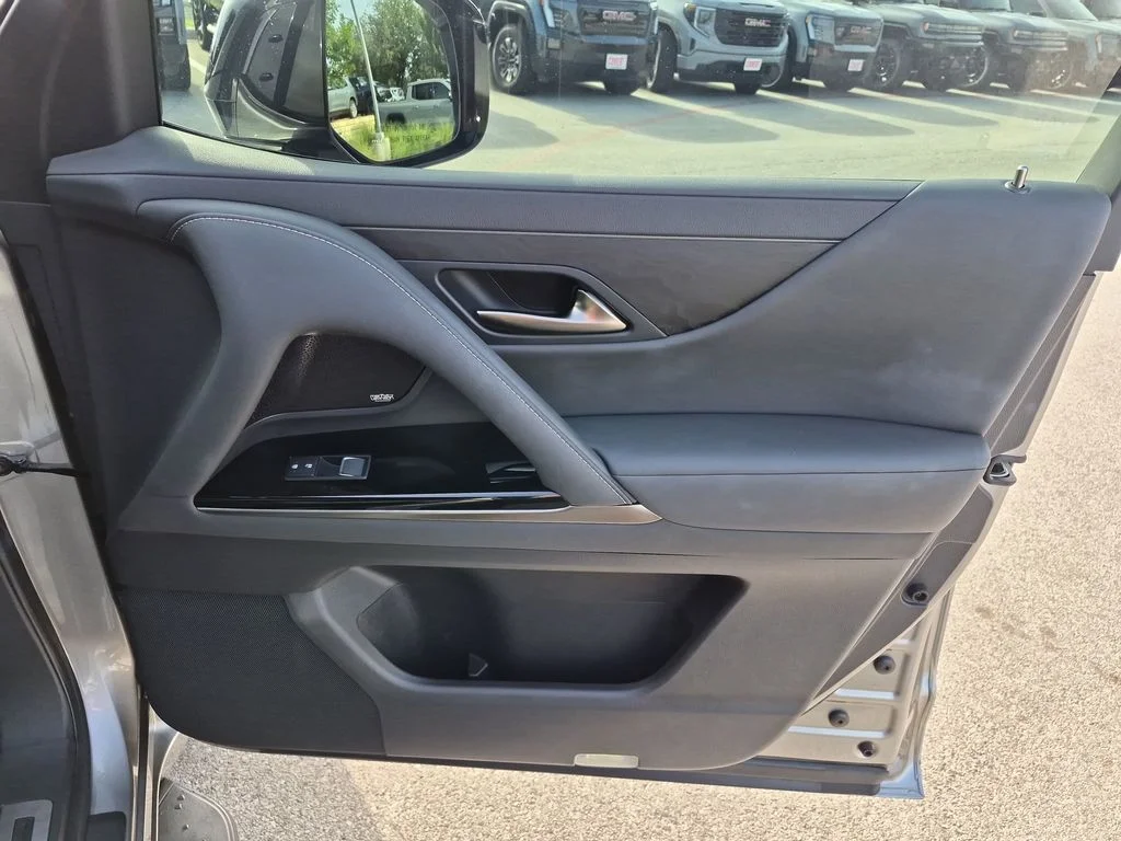 Used 2022 Silver Lexus 600 Premium image 38