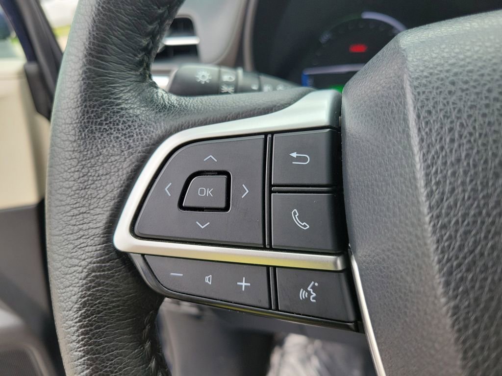 Used 2023  Toyota XLE image 25