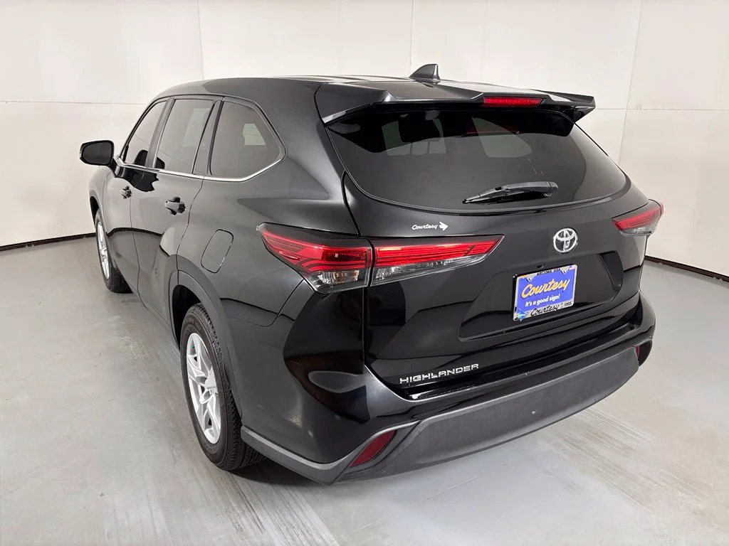 Used 2023 Black Toyota L image 6