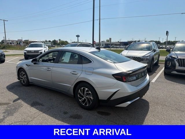 Used 2026 Silver Hyundai Blue image 15