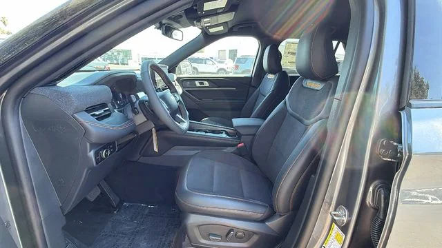 New 2026 Carbonized Gray Metallic Ford Tremor® image 31