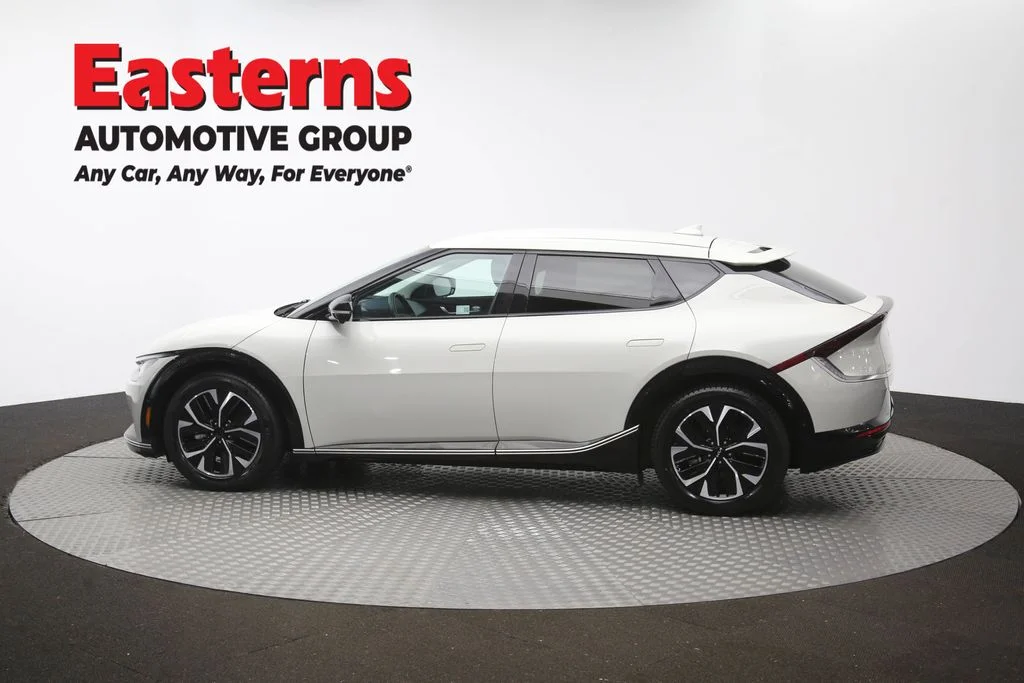 Used 2022 White Kia Wind image 59