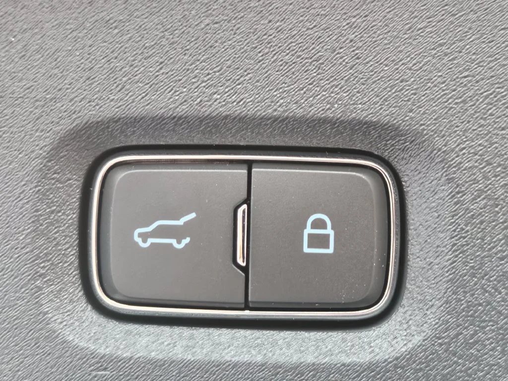 New 2027 Agate Black Metallic Ford Tremor® image 18