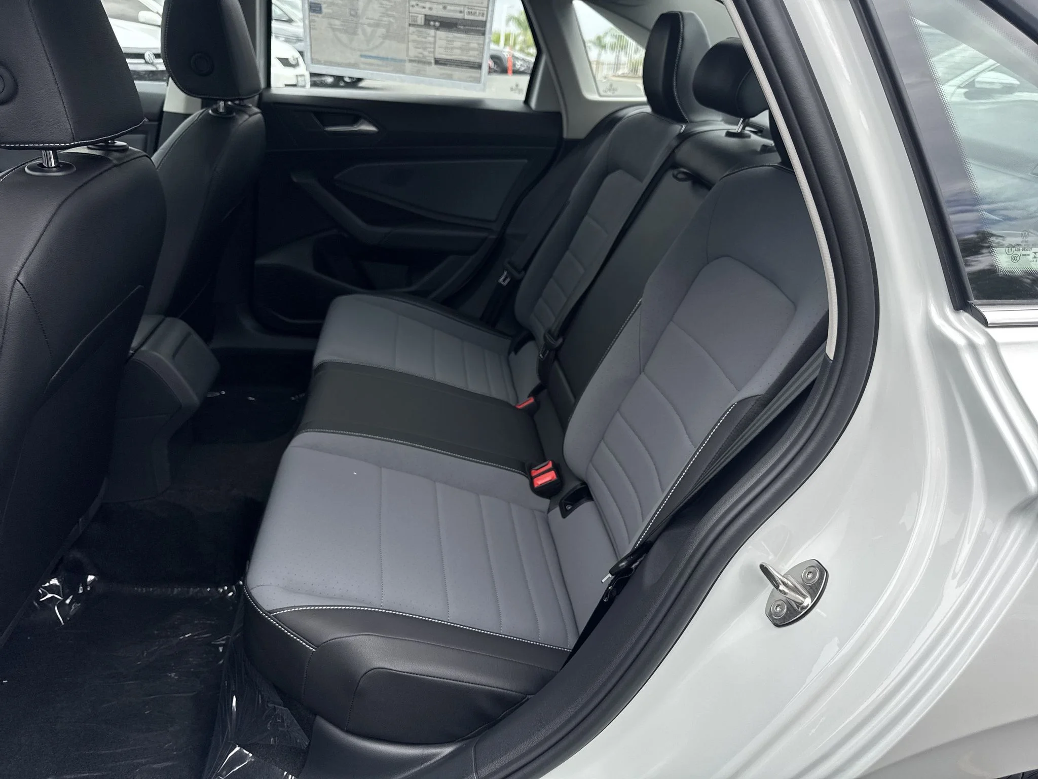 New 2026 Opal White Pearl Volkswagen SE image 32