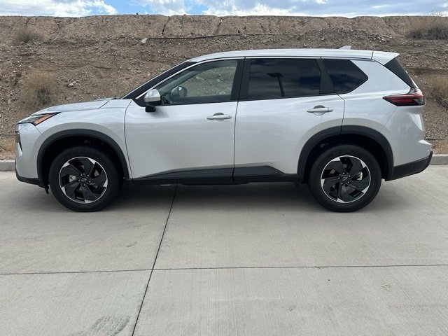 2024 Nissan Rogue SV photo 4