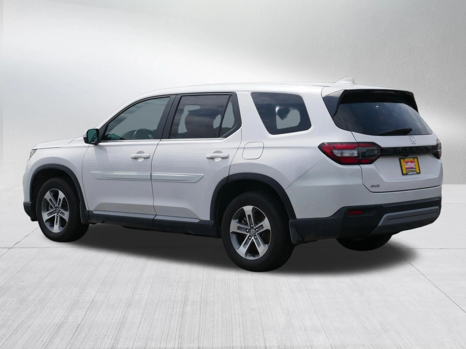 Used 2023 Platinum White Pearl Honda EX-L 8 Passenger image 5