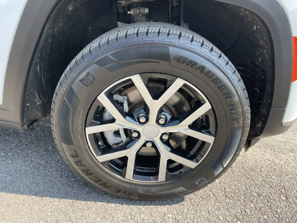 Used 2023 White Jeep Limited image 33