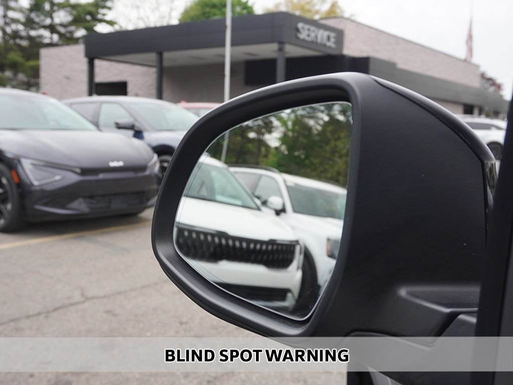 Used 2024 Black BMW xDrive40i image 8