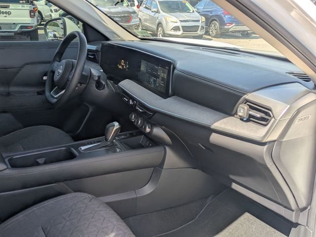 Used 2025 White Nissan SV image 30